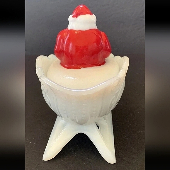 ***SOLD*** Vintage WESTMORELAND OPALINE MILKGLASS SANTA on SLEIGH - Picture 11 of 13